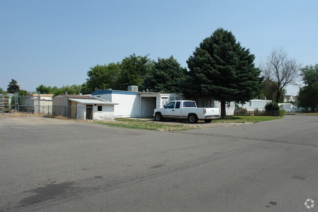 Building Photo - 8417 W Fairview Ave