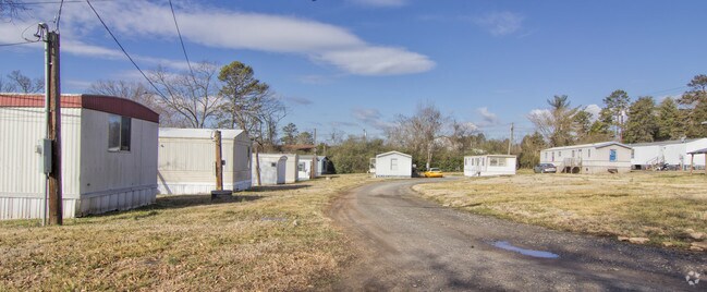 Building Photo - 1519 Airport Rhodhiss Rd