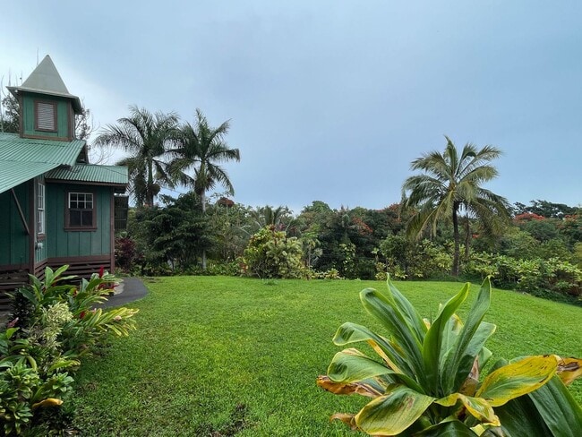 Building Photo - Charming Hamakua Coast Furnished Rental Available: 2 BR / 1.75 BA