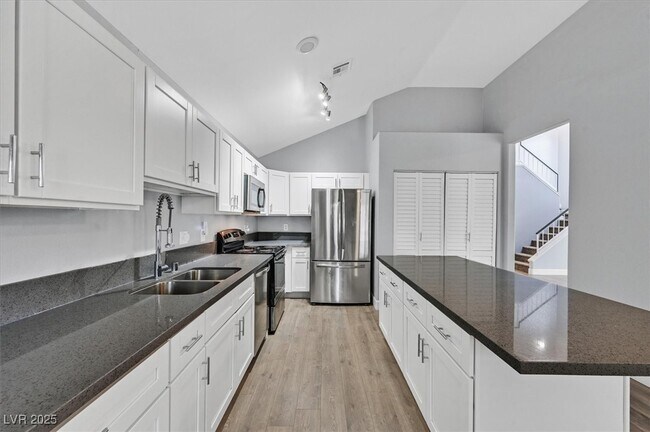 Building Photo - 262 Westwind Rd