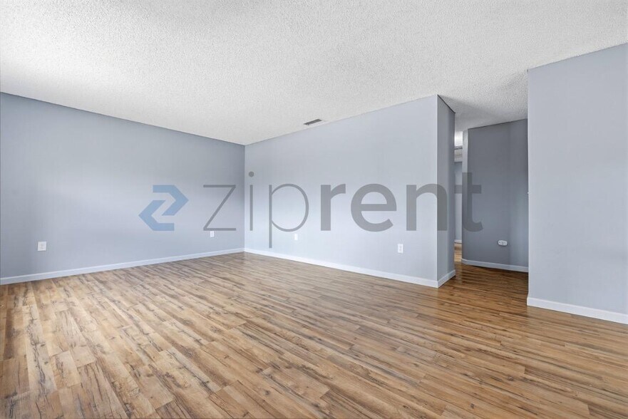 Building Photo - Unit