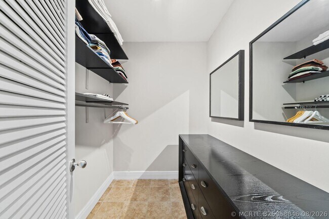 Building Photo - 511 Bayshore Dr