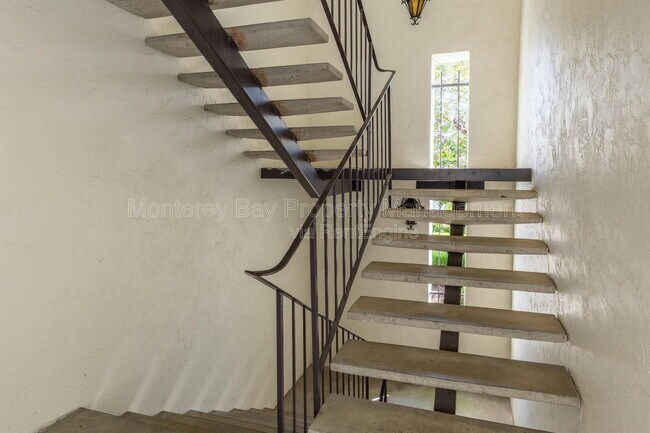 Building Photo - 500 Glenwood Cir