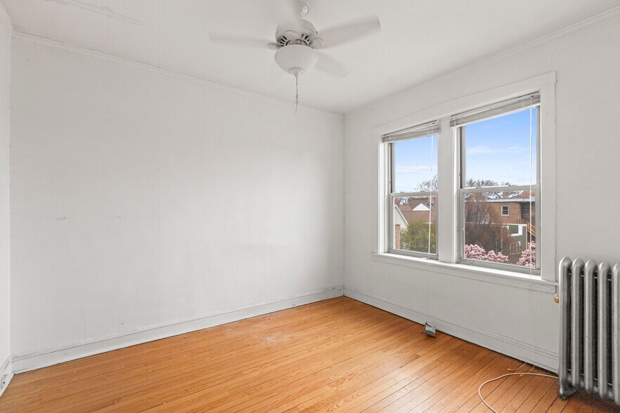 Building Photo - 4505 N Greenview Ave