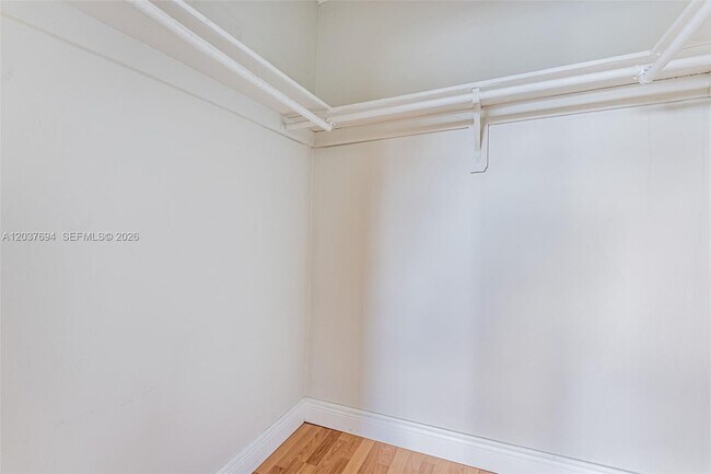 Building Photo - 1100 W 35th St
