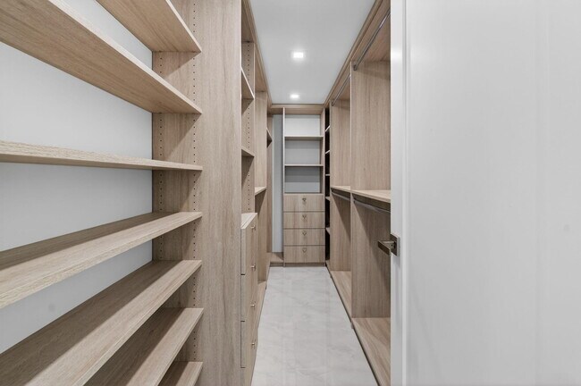 Building Photo - 15322 Strathearn Dr