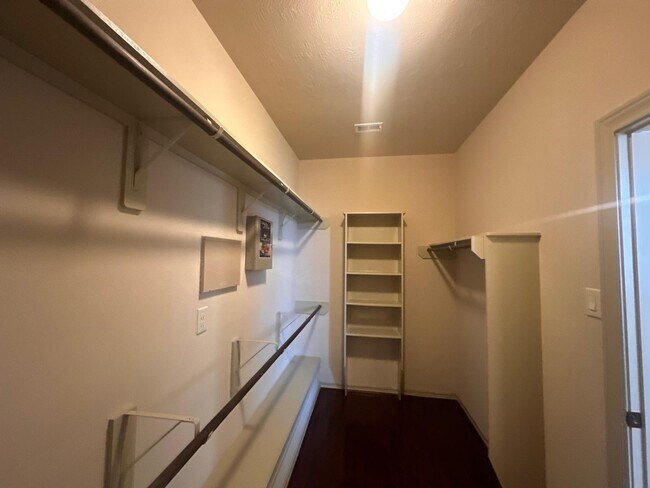 Building Photo - 2230 Argos Dr