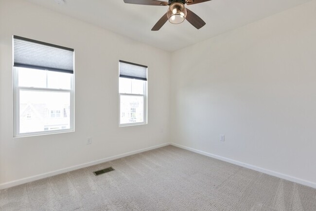 Building Photo - End Unit Townhome | Washer/ Dryer Included...