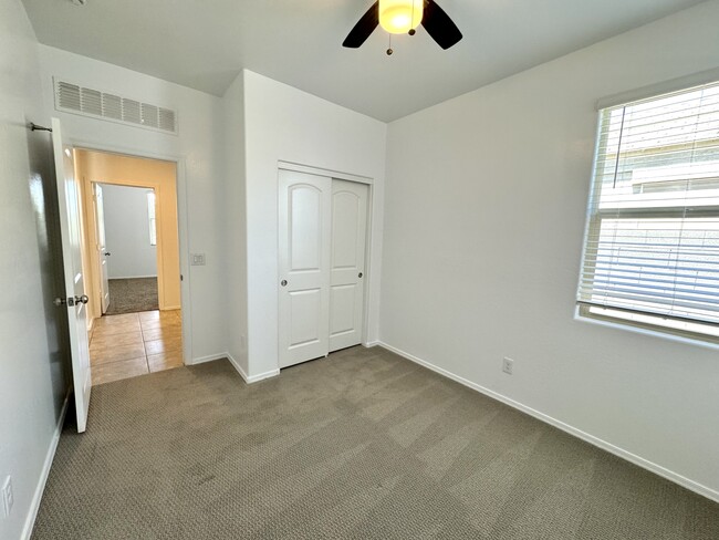 Building Photo - 17875 N Pietra Rd