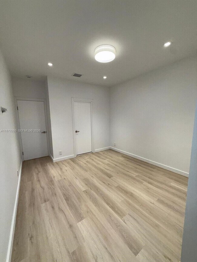 Building Photo - 5371 SW 32nd St