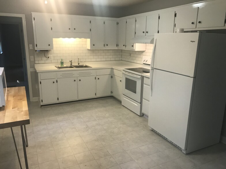 Kitchen - 35 Mount Pleasant Ave