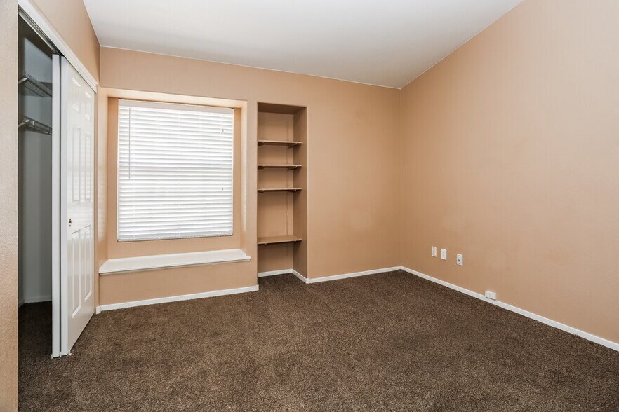 Building Photo - 607 Park Landing Ct