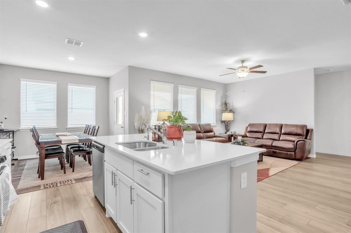 Building Photo - 3220 Sioux Trl