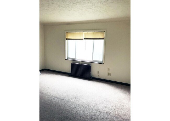 Building Photo - 948 Ludlow Ave