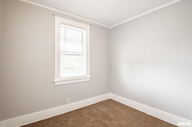 Building Photo - 4515 Drake Dr