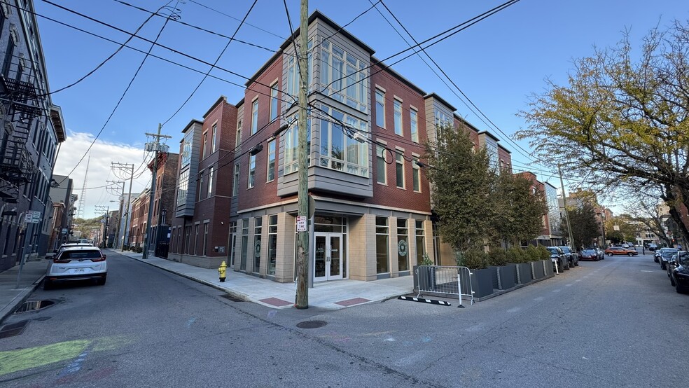 Primary Photo - 116 W 15th St