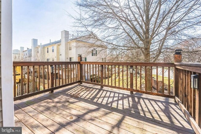 Building Photo - 1903 Pawlet Dr