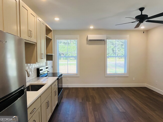 Building Photo - 105 Gardenia Ln