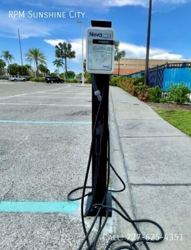 Building Photo - 7700 Boca Ciega Dr