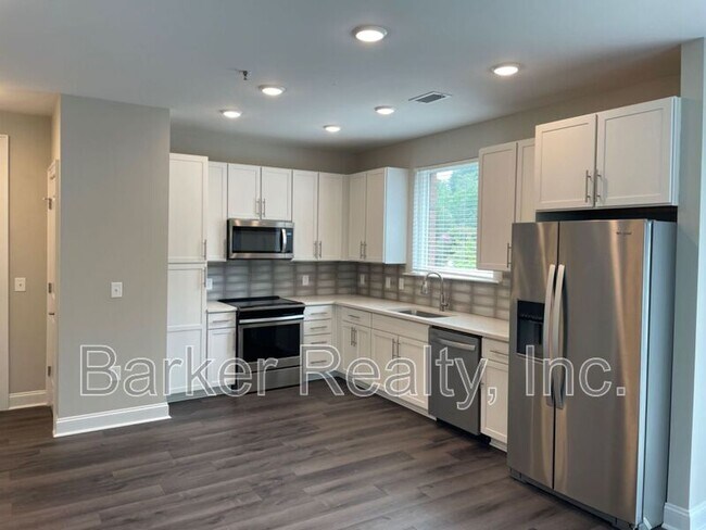 Building Photo - 414 S White St