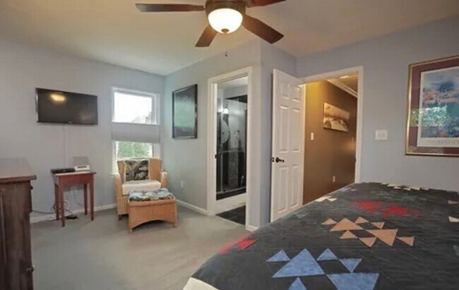 Building Photo - 4701 Shenandoah Dr