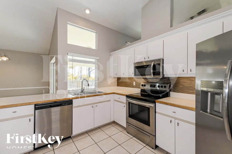 Building Photo - 3166 Gillot Blvd