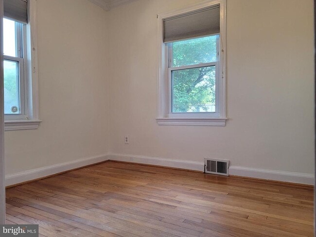 Building Photo - 1015 Veirs Mill Rd