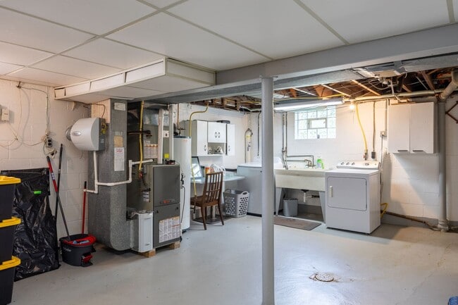 Building Photo - Charming 3-Bedroom Home on a Quiet Street ...