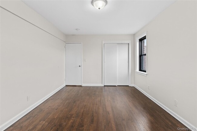 Building Photo - 33 William St