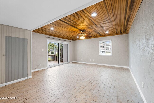 Building Photo - 6901 N Lagoon Dr