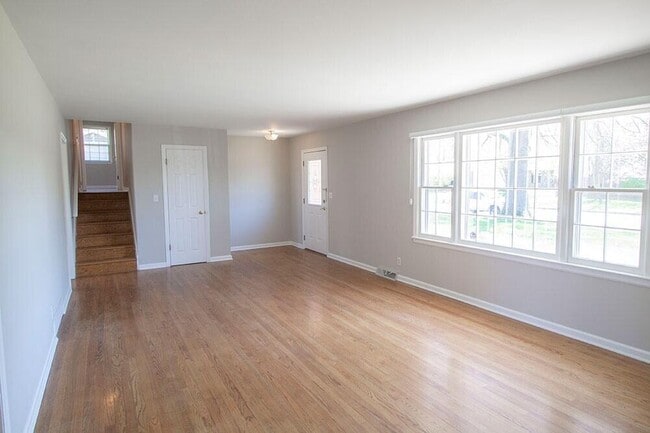 Building Photo - 2207 Bushnell Dr