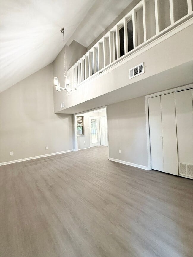 Building Photo - 92 Sycamore Cir