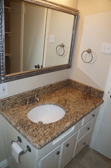 Master bathroom - 5428 Topper Drive