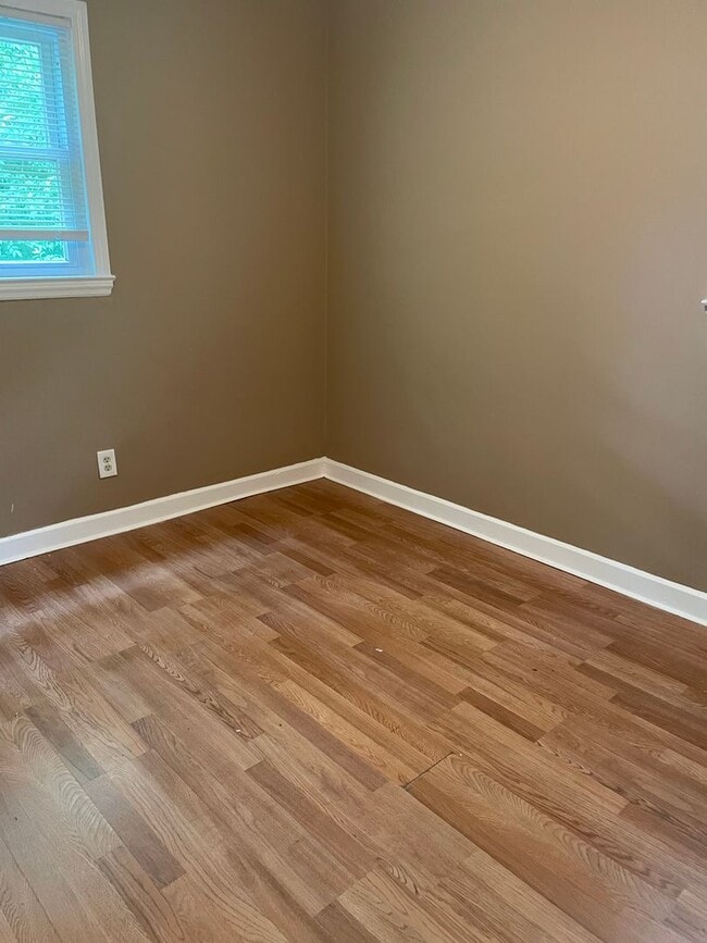 Building Photo - 2 Bedroom Home Convenient to Bennett College and A&T