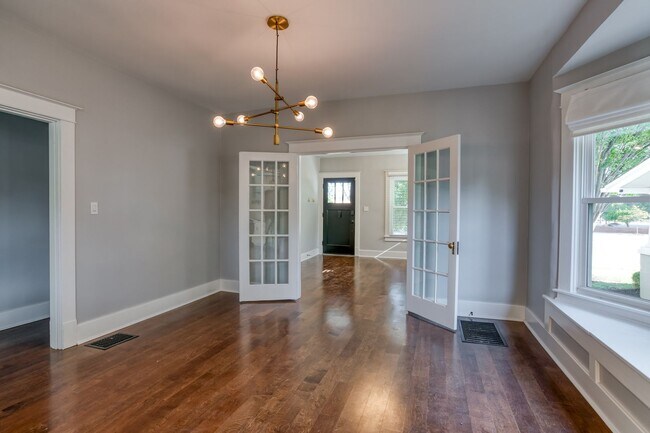 Building Photo - HOUSE FOR RENT