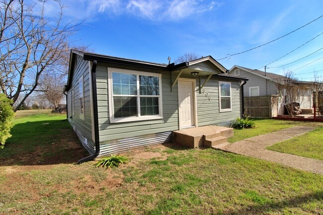 Building Photo - 306 Pullen St