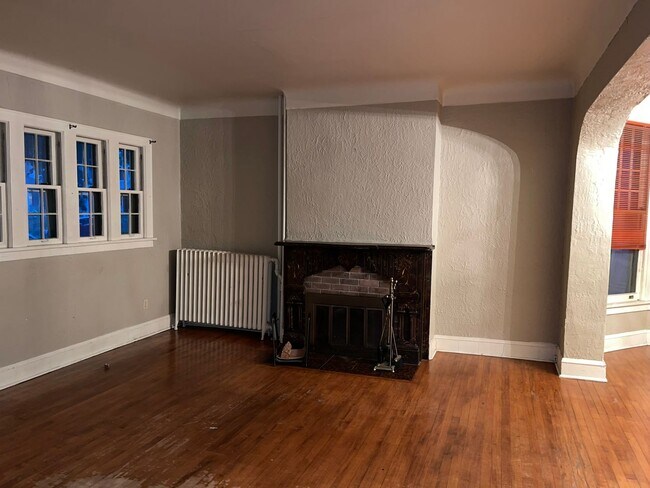 Building Photo - 116 Lexington Pkwy N