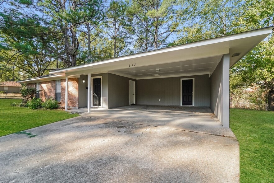 Building Photo - 657 Upper Darby Rd