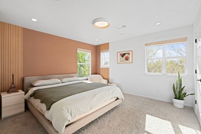 Building Photo - Central Park Prime Location Home - 3 Bed, 3 Bath, 2 Car Attached Garage