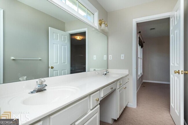 Building Photo - 225 Heritage Lake Dr