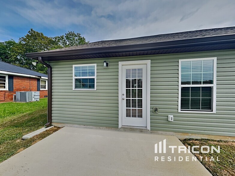 Building Photo - 1337 Taylortown Rd