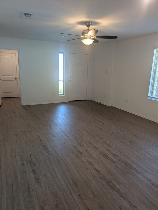 Building Photo - Charming 3 beds 2 baths in New Caney!