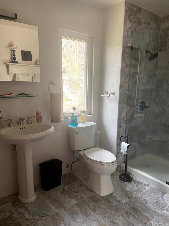 Building Photo - 46 Patricia Ln