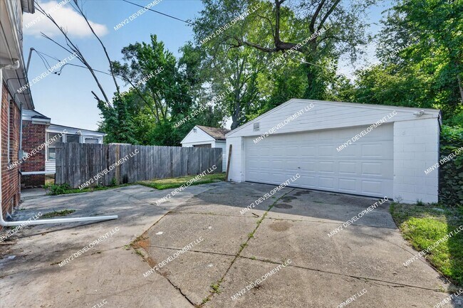 Building Photo - 16836 Rutherford St
