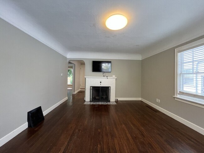 Building Photo - Stunning Rose City Park 5BD 2BA Home with Gas Fireplace Updated Finishes, Air Conditioning & Laun...