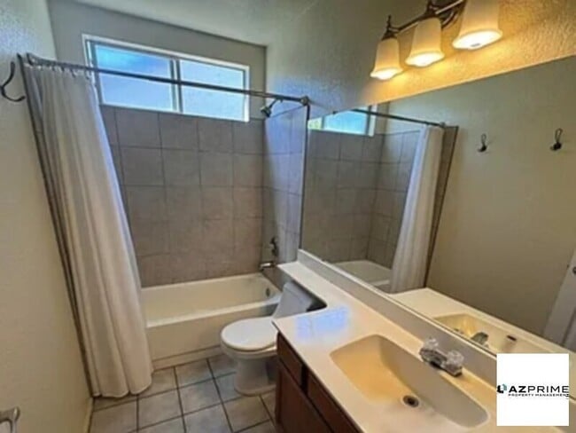 Building Photo - Nice Home