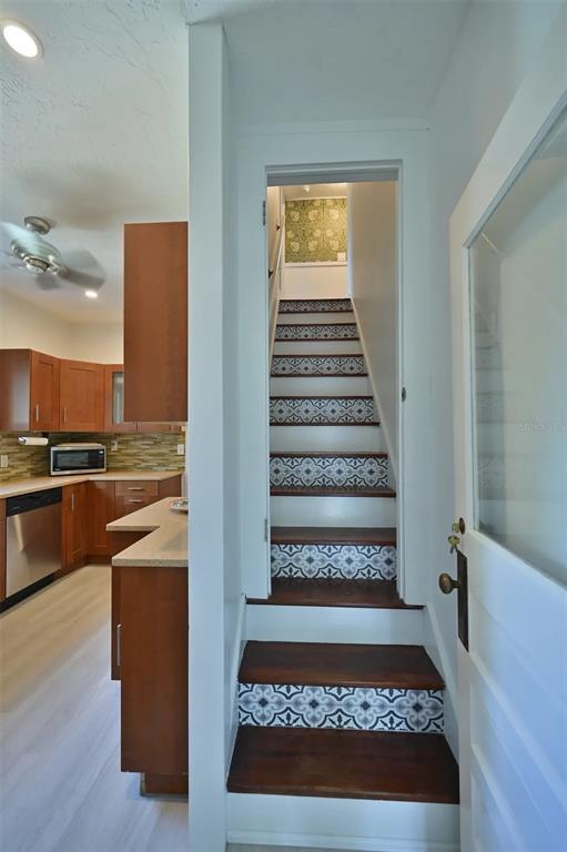 Building Photo - 2408 Hillview St