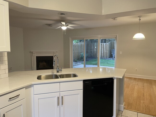 Building Photo - 1142 Monaco Dr
