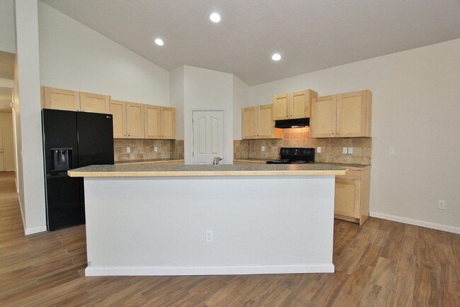 Building Photo - Spacious Home In A Beautiful Neighborhood!