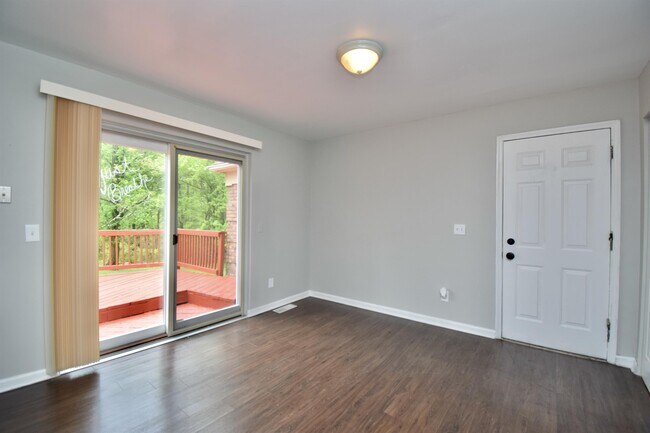 Building Photo - 9571 Beech Dr